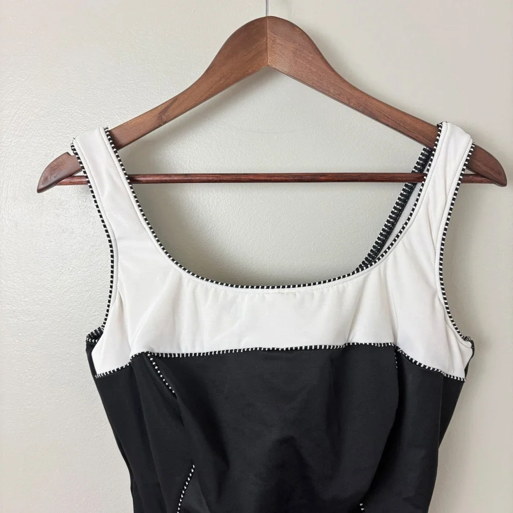 Miraclesuit One Piece Swimsuit Women 18 Black White Keyhole Back Slimming Classy